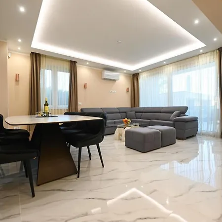 Luxury Zlatko 4* Kožino