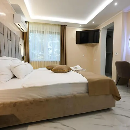 Luxury Zlatko Πανσιόν 4*