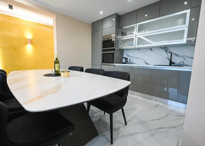 Konukevi Luxury Zlatko 4*